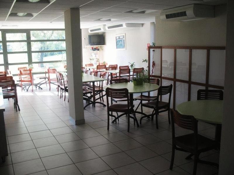Home Du Buisson Hotel Des Familles 伊泽尔 外观 照片