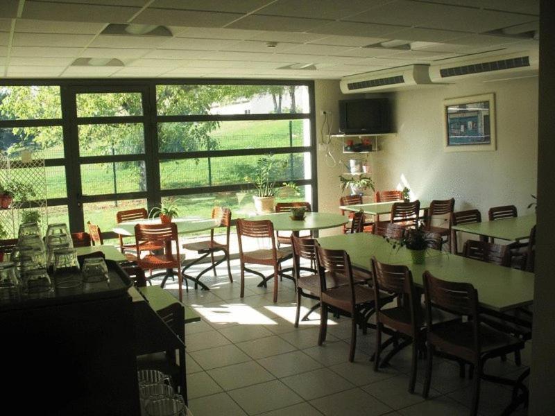 Home Du Buisson Hotel Des Familles 伊泽尔 外观 照片