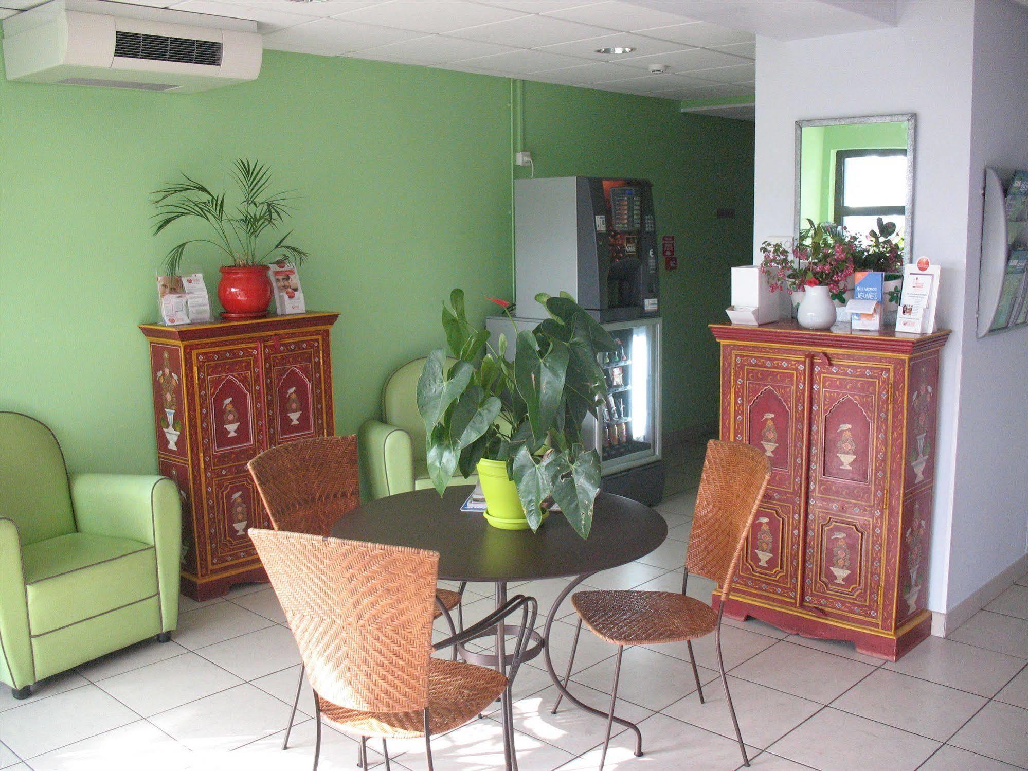 Home Du Buisson Hotel Des Familles 伊泽尔 外观 照片