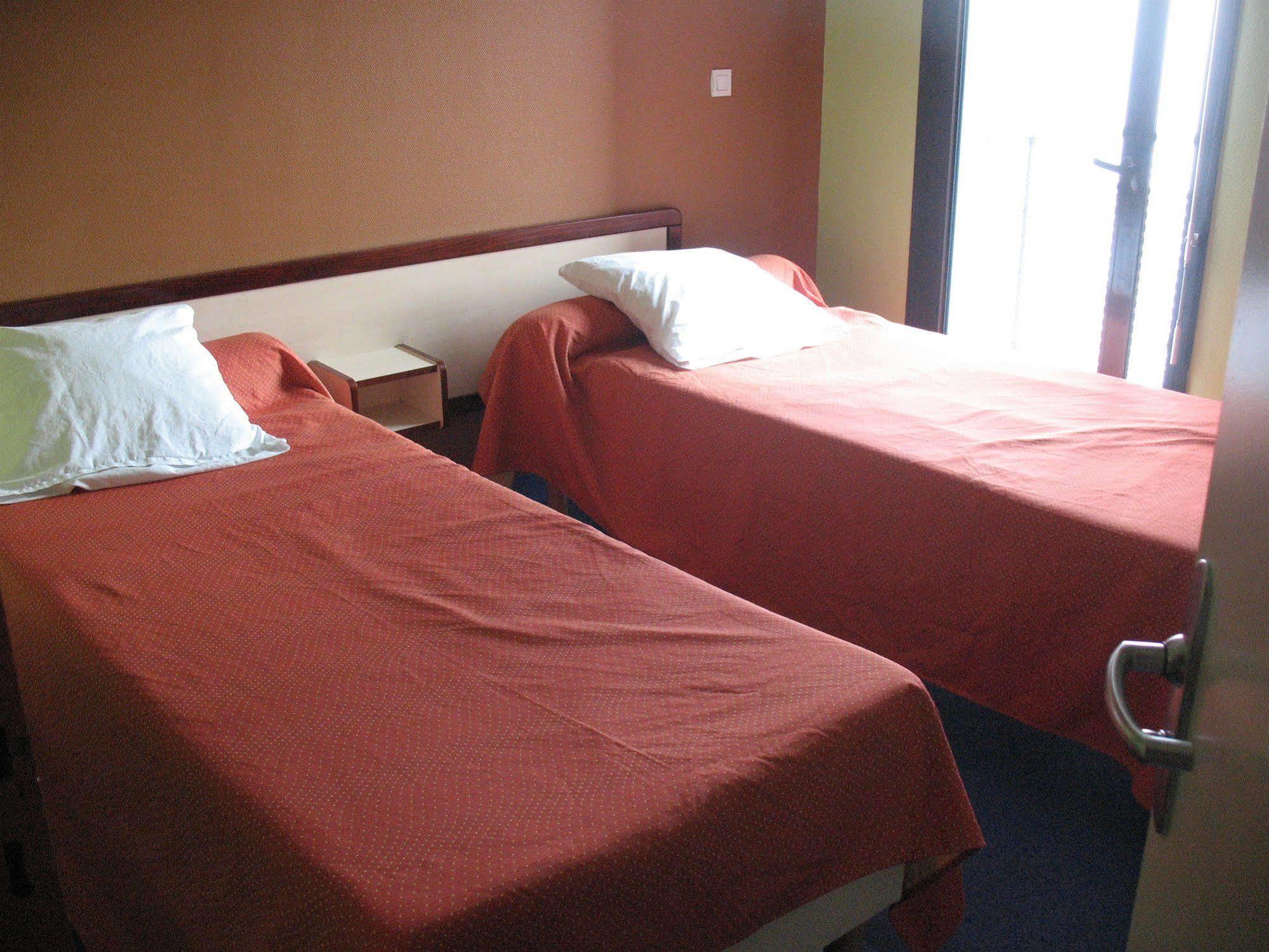 Home Du Buisson Hotel Des Familles 伊泽尔 外观 照片