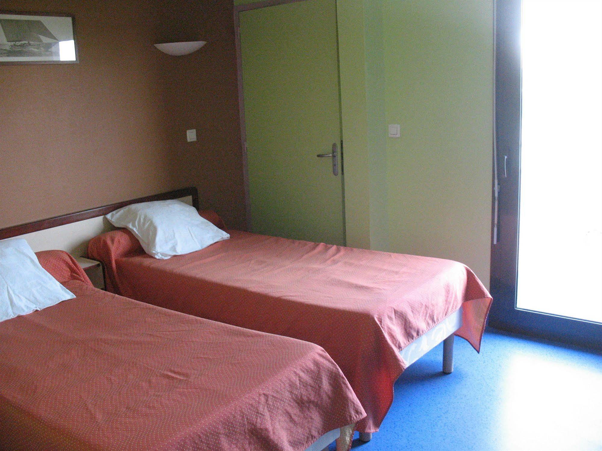 Home Du Buisson Hotel Des Familles 伊泽尔 外观 照片