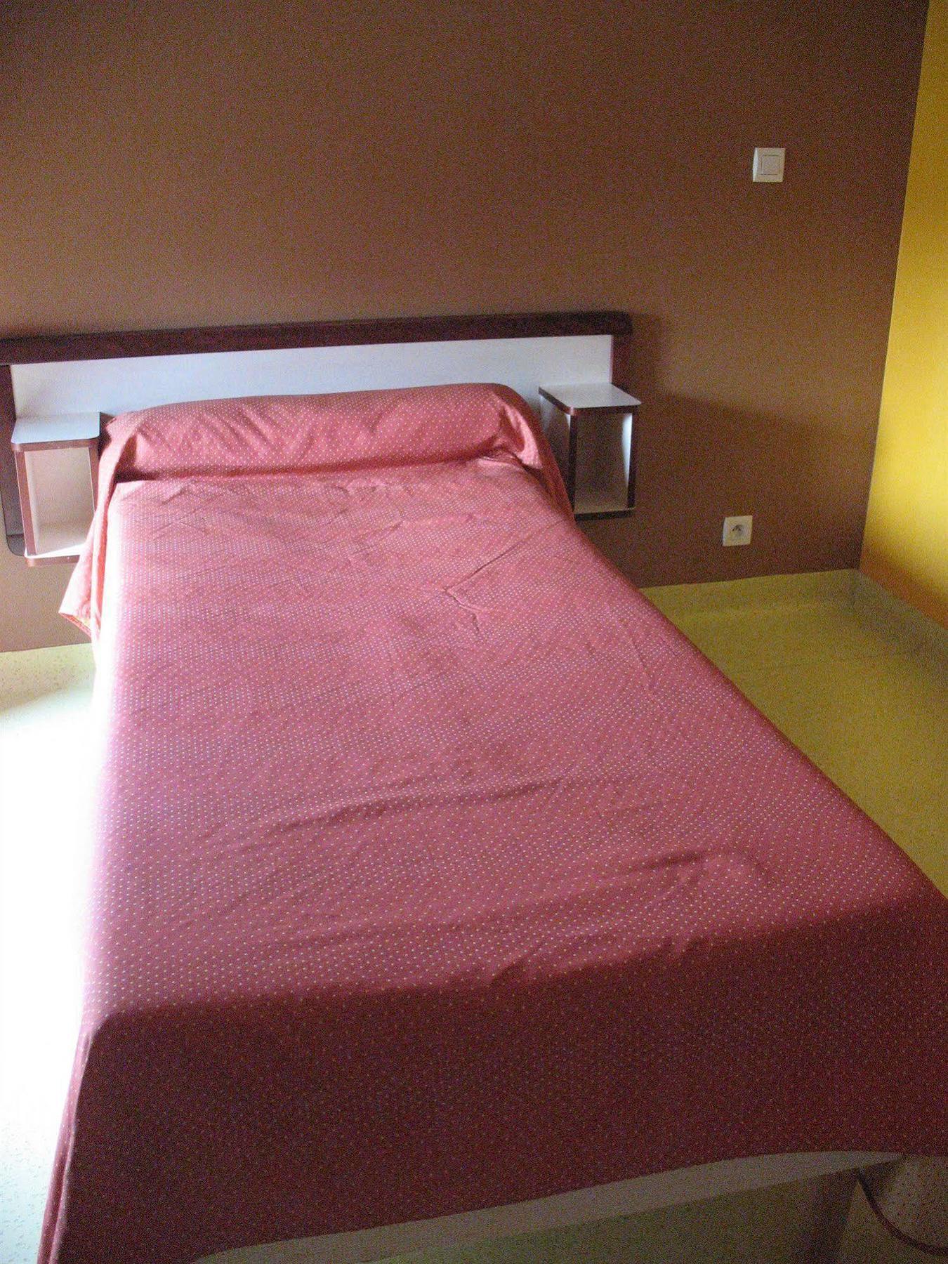 Home Du Buisson Hotel Des Familles 伊泽尔 外观 照片