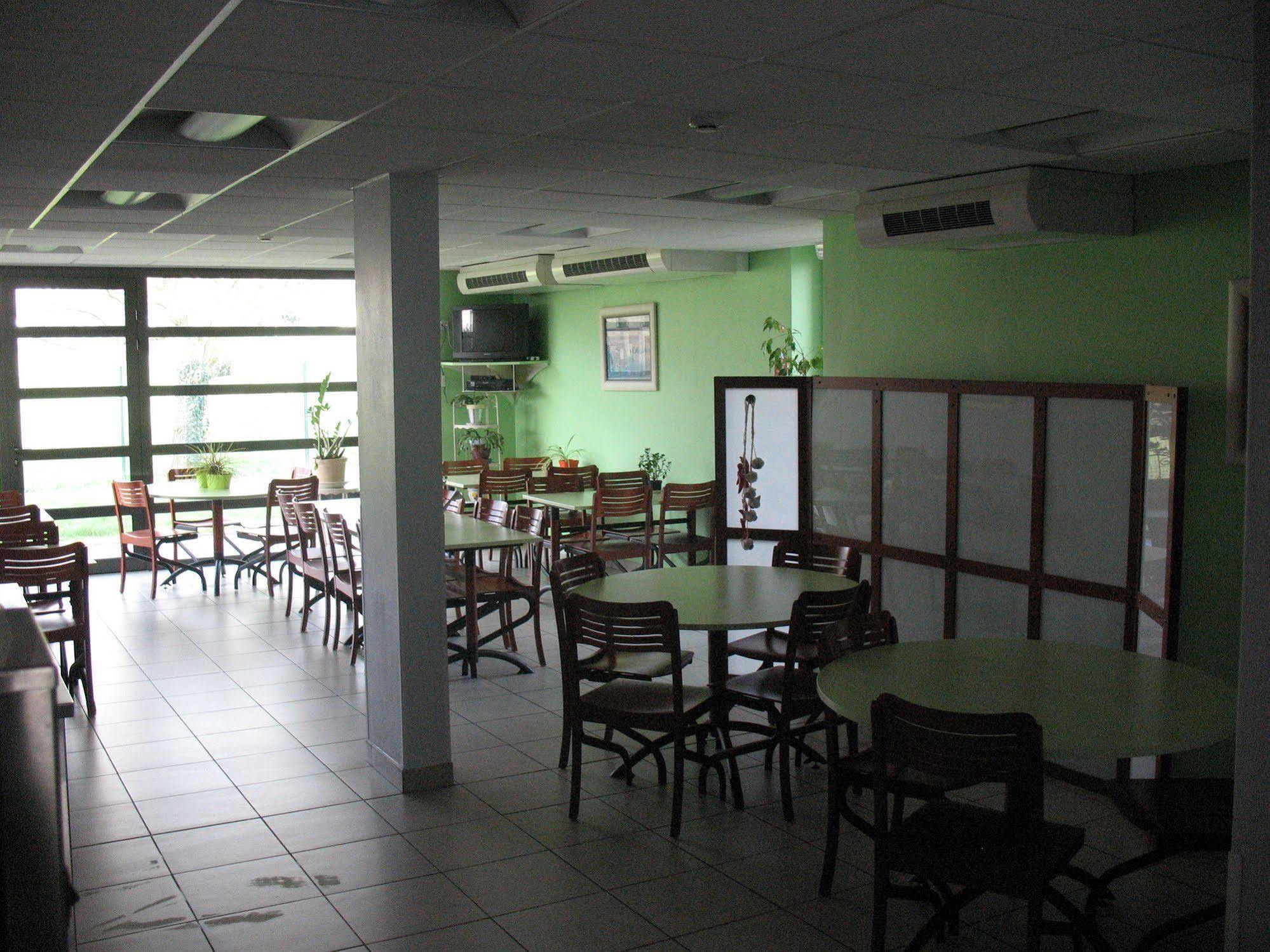Home Du Buisson Hotel Des Familles 伊泽尔 外观 照片